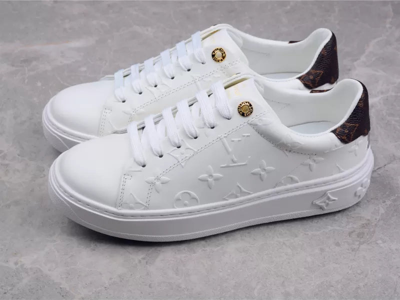 NeoNoe and Sneakers