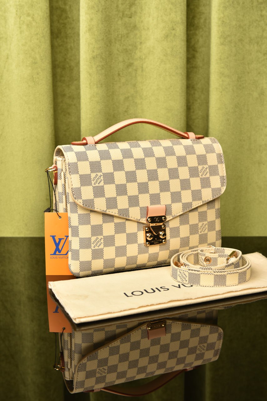 '- Metis Pochette