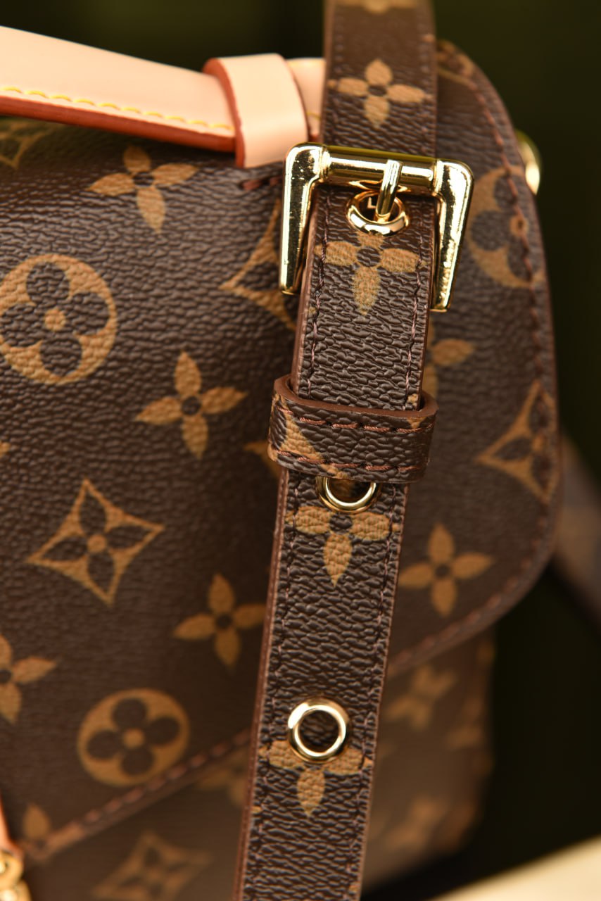 '- Metis Pochette