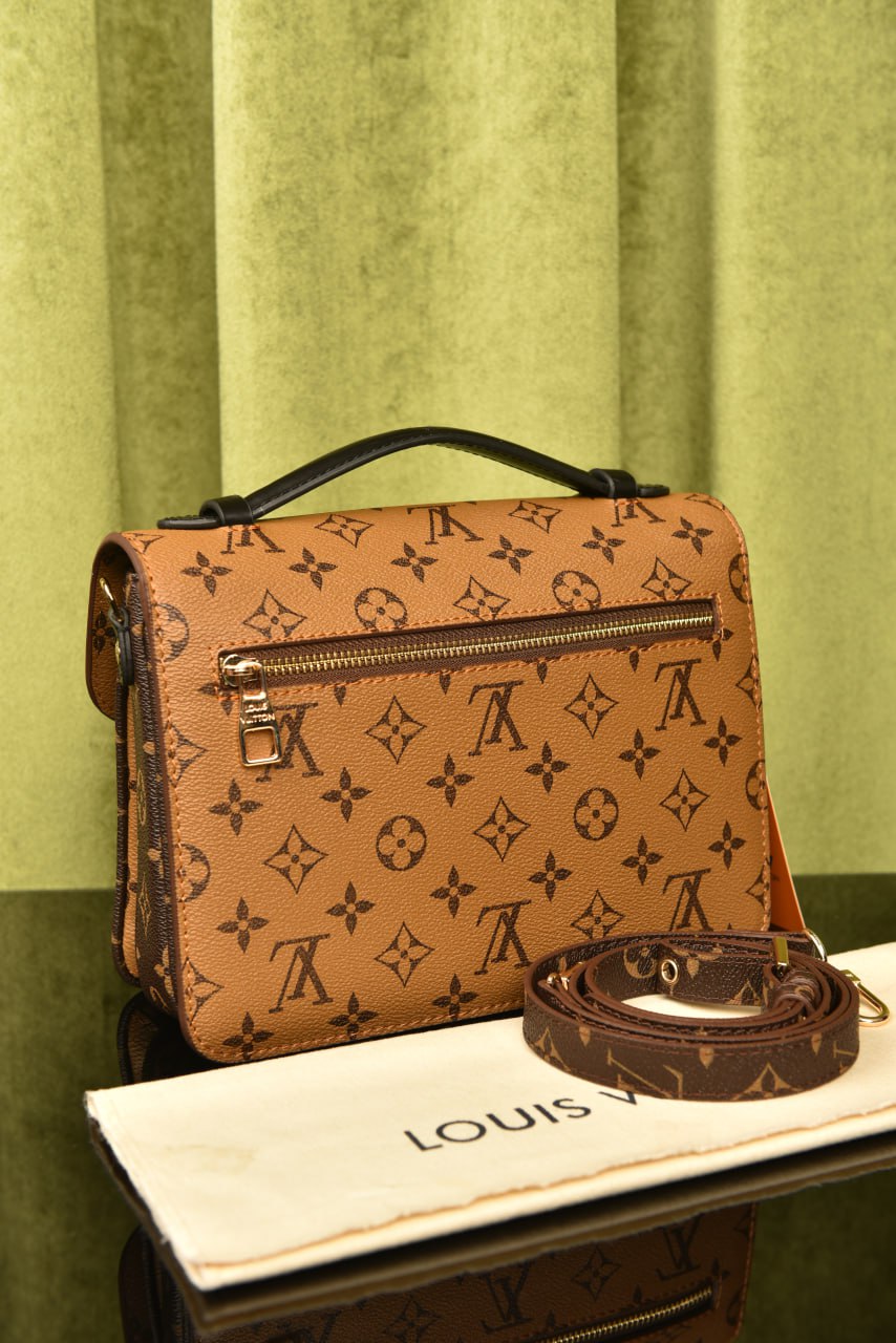 '- Metis Pochette