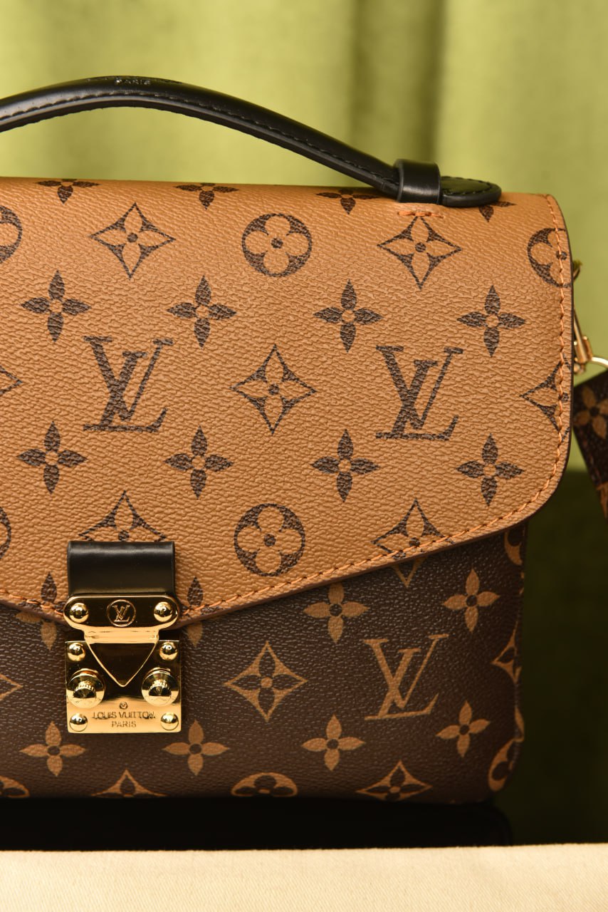 '- Metis Pochette