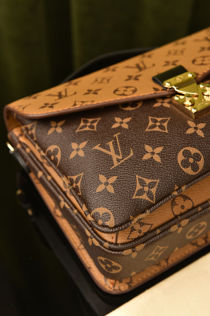 '- Metis Pochette