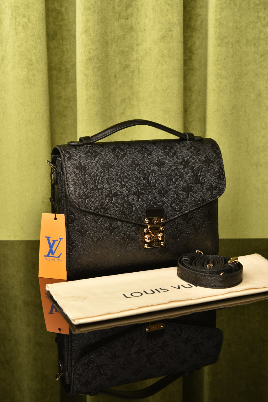 Metis Pochette Black