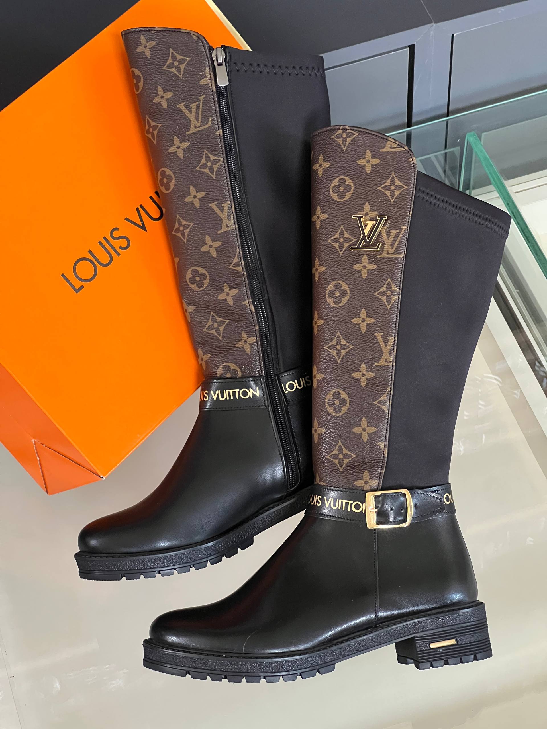 '- Boot