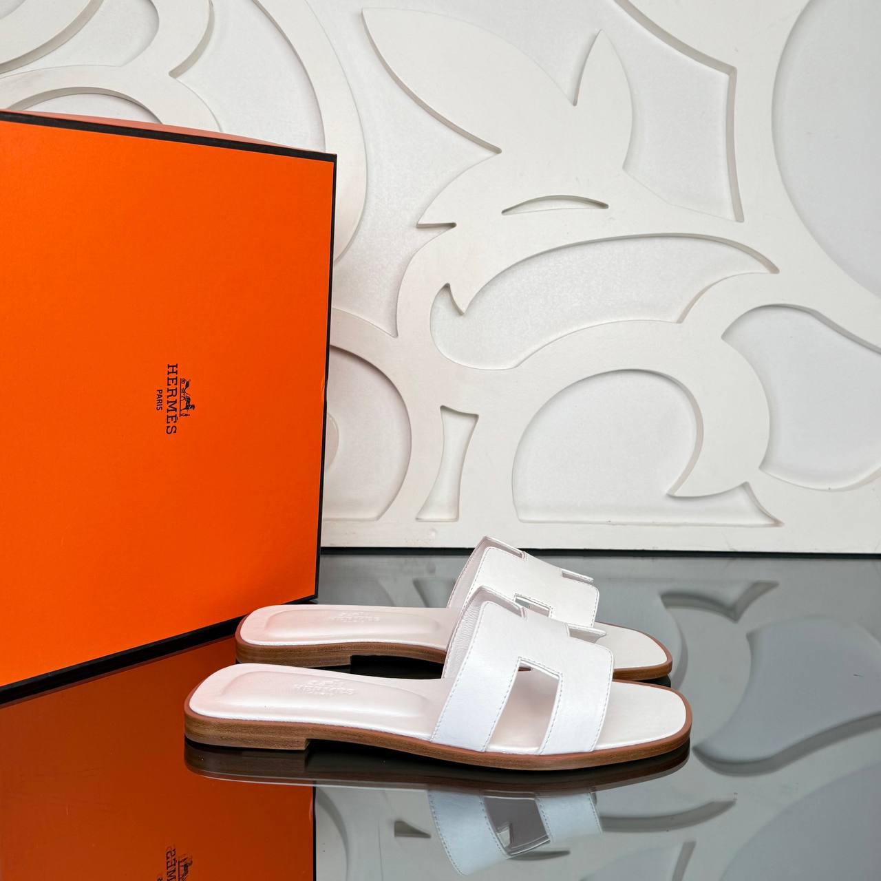 Oran Slippers (White)