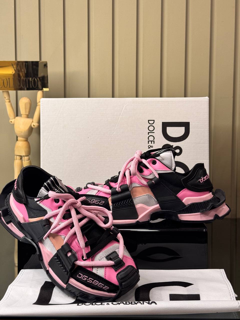 D - Shoes