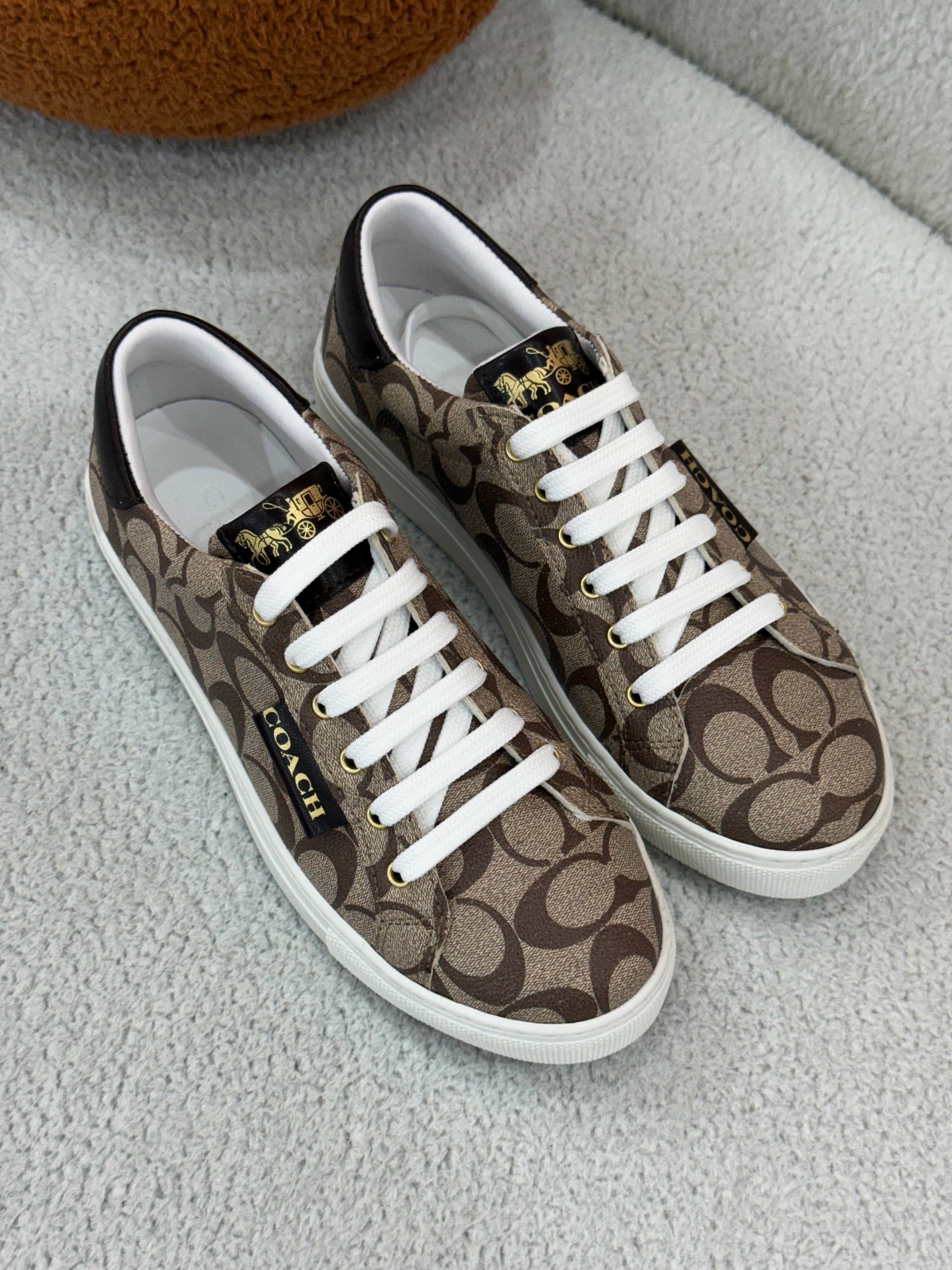 C - SNEAKERS