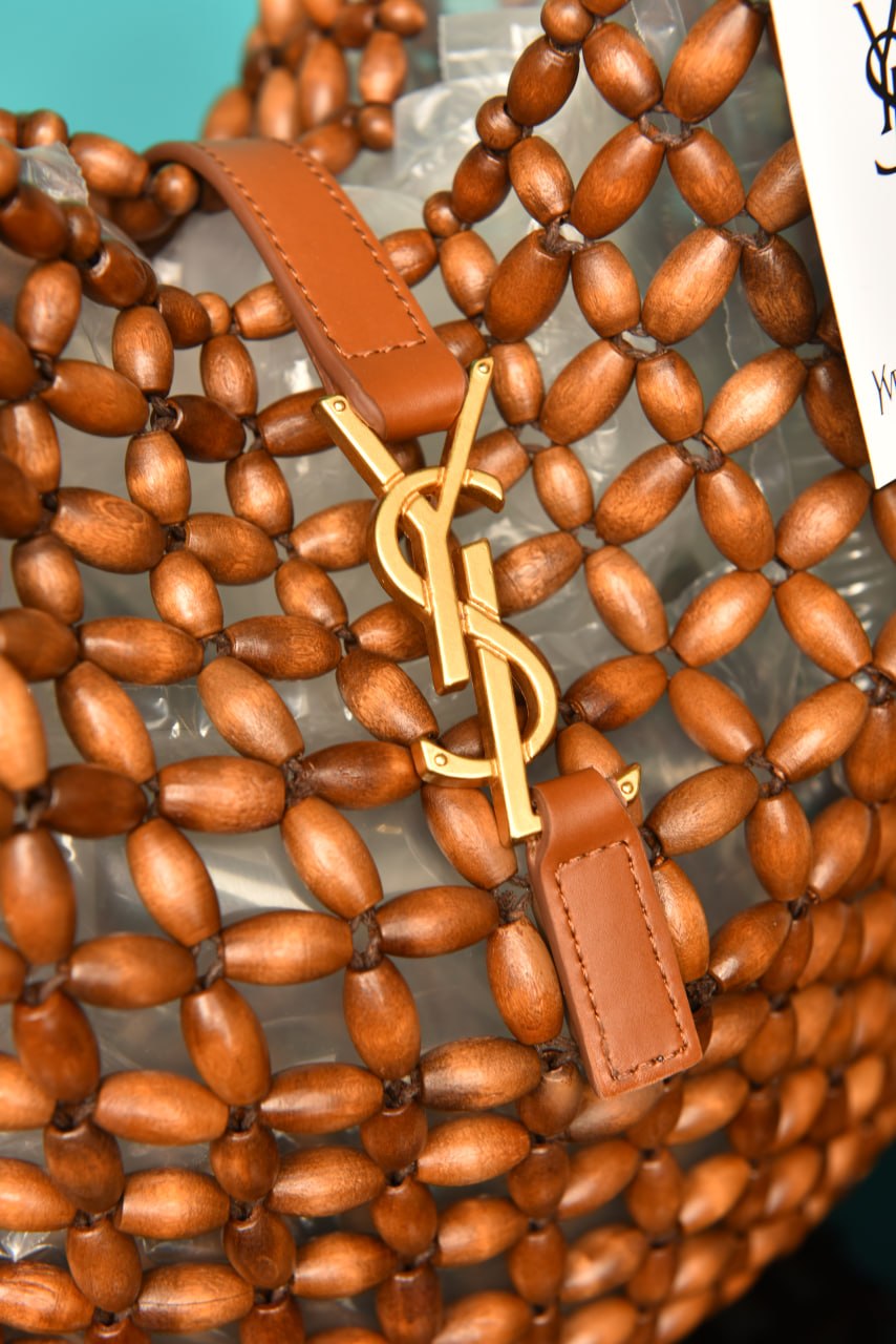 '- Le 5 A 7 Large in Wood Beads