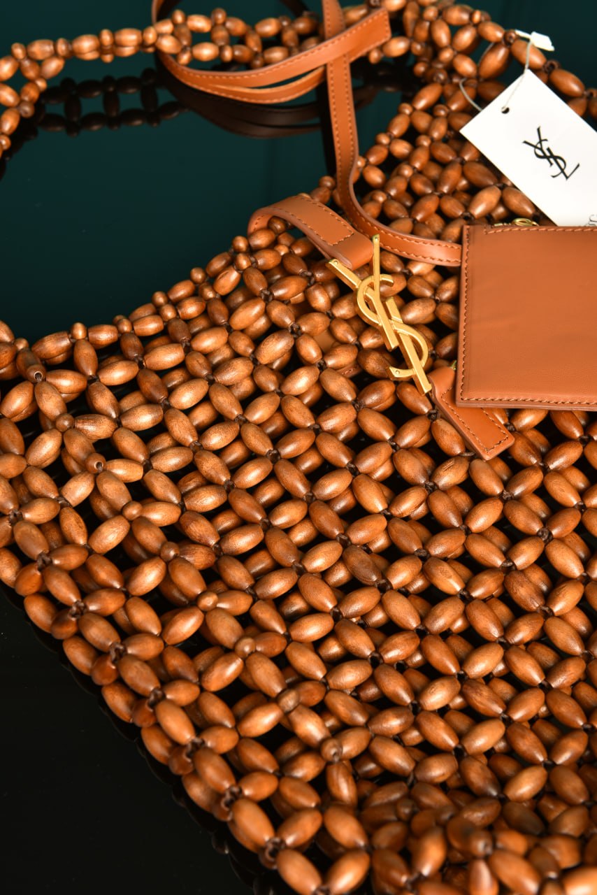 '- Le 5 A 7 Large in Wood Beads