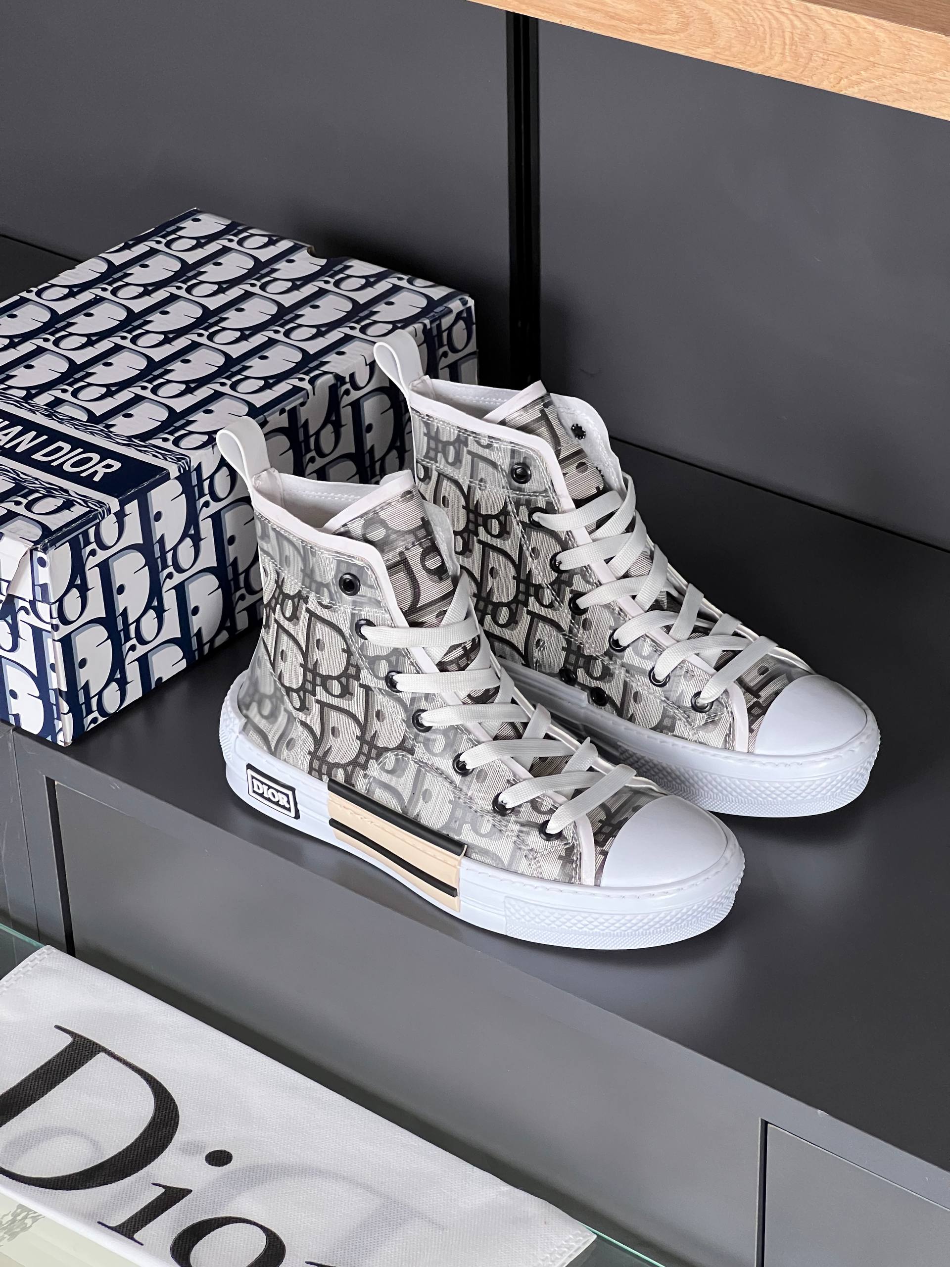 '-D Shoes