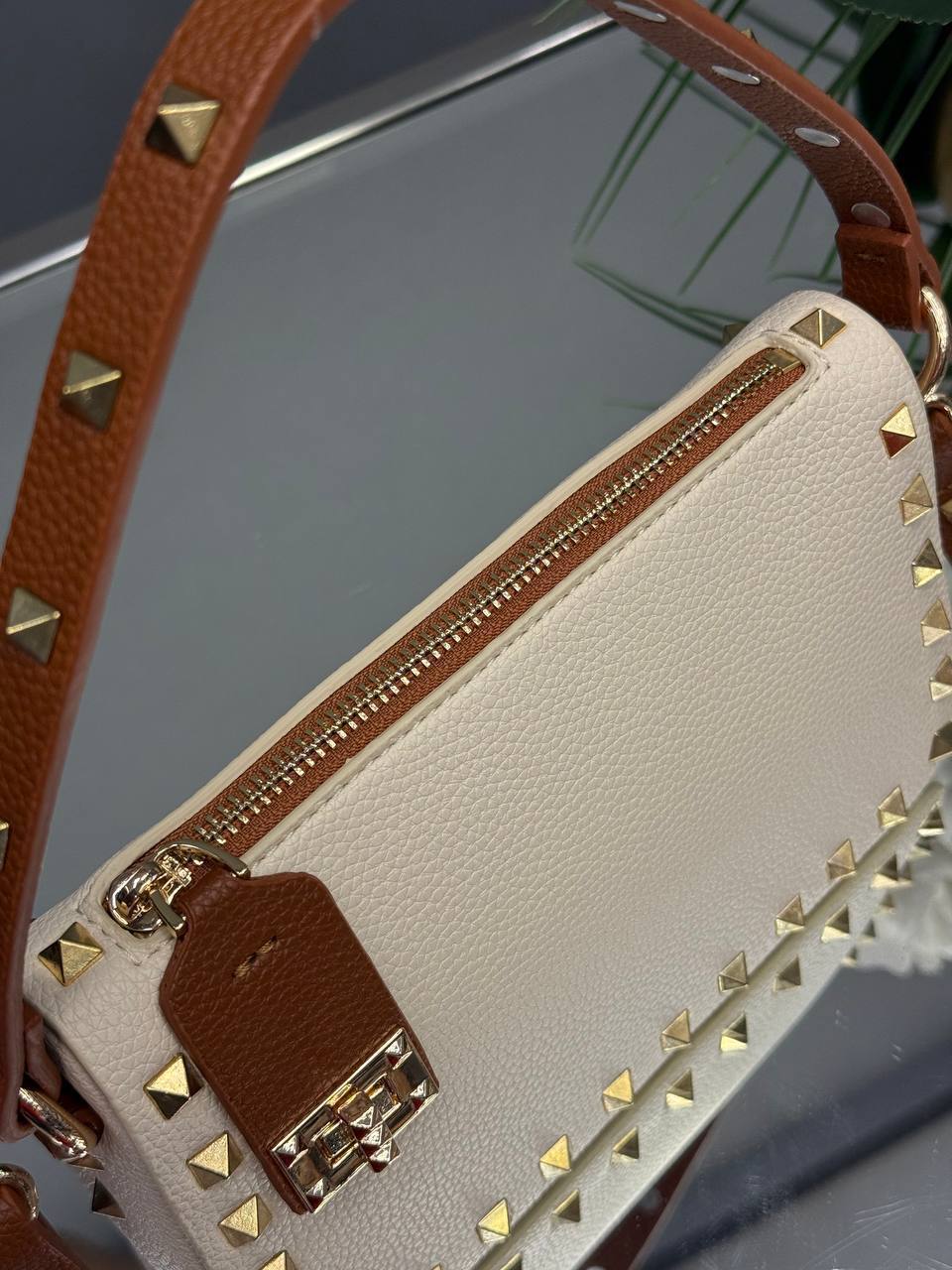 V- G. Rockstud