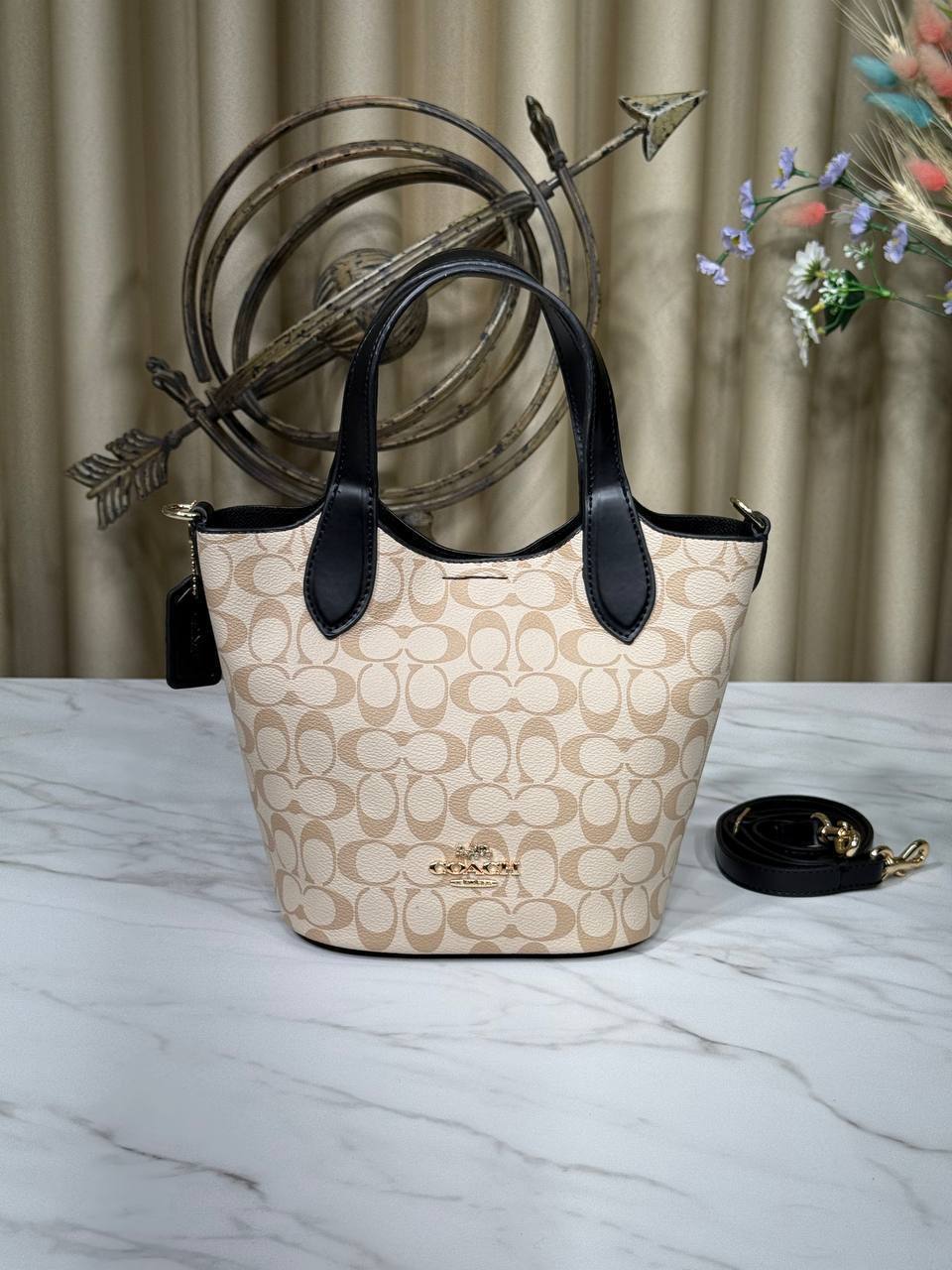 'C-Hanna Bucket Bag