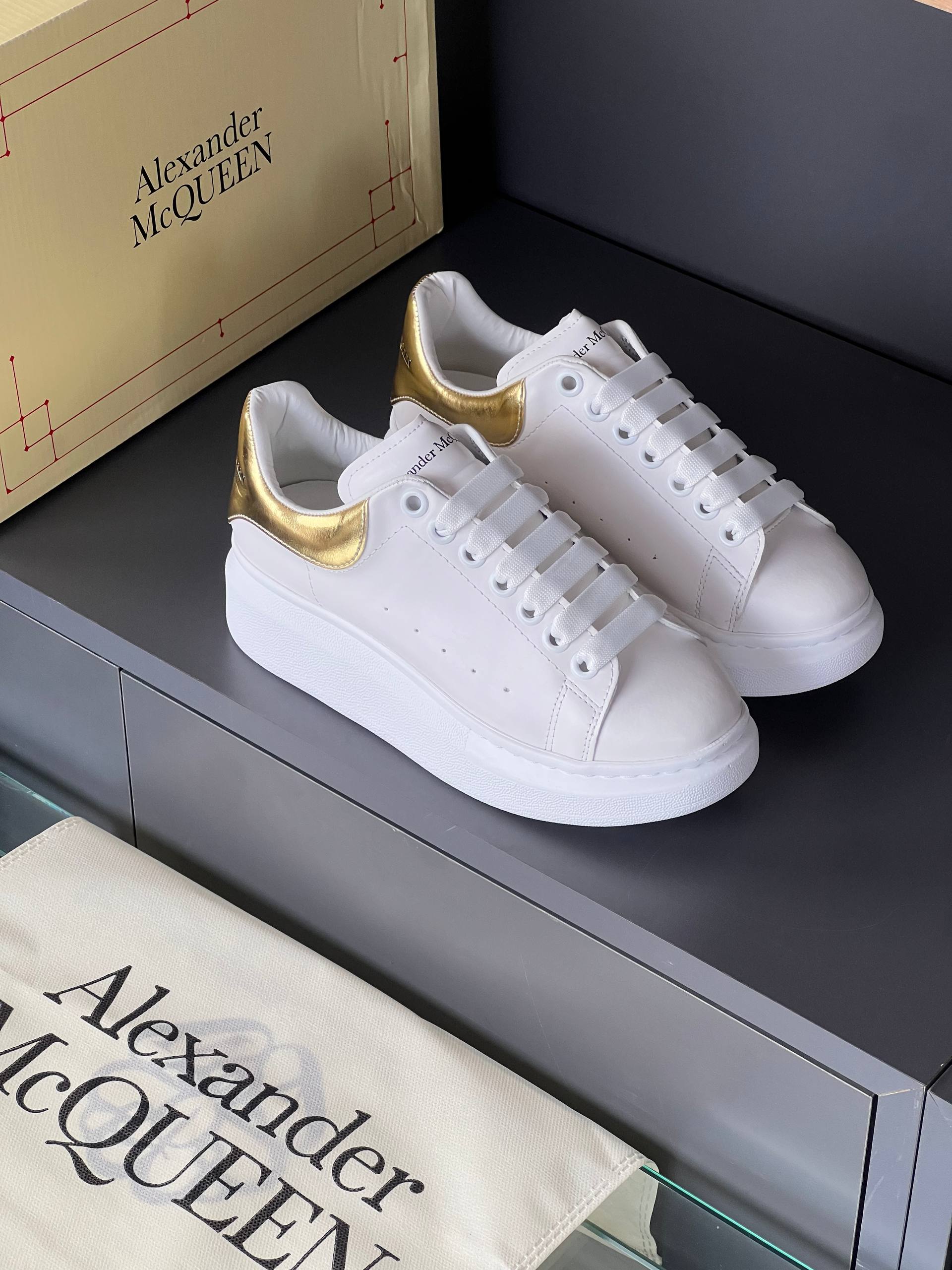 'A - Sneaker Golden