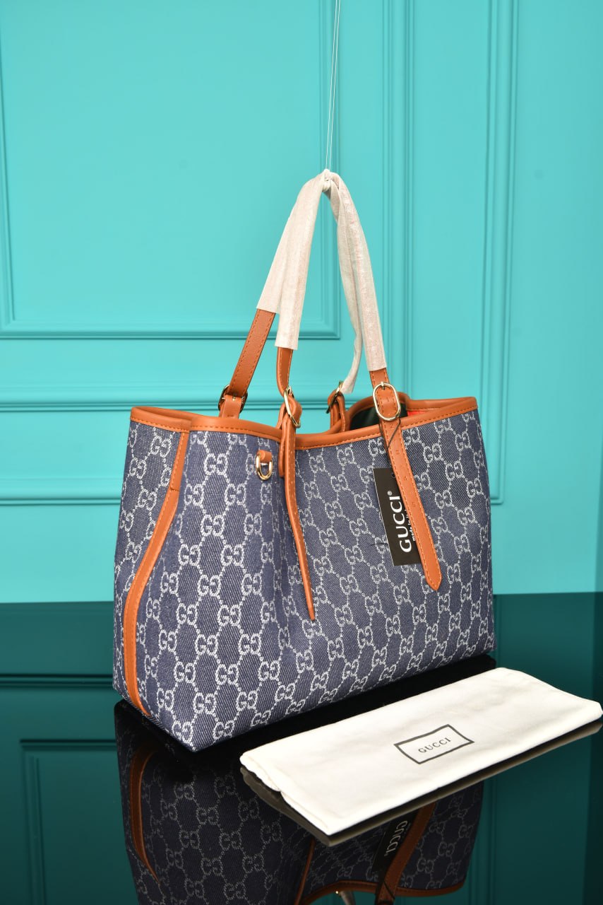 'G -Emblem Medium Tote Bag