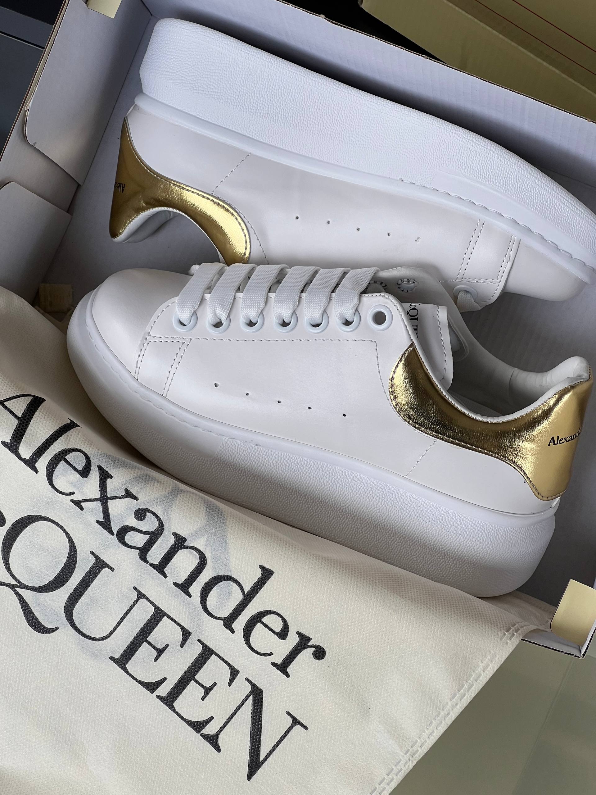 'A - Sneaker Golden