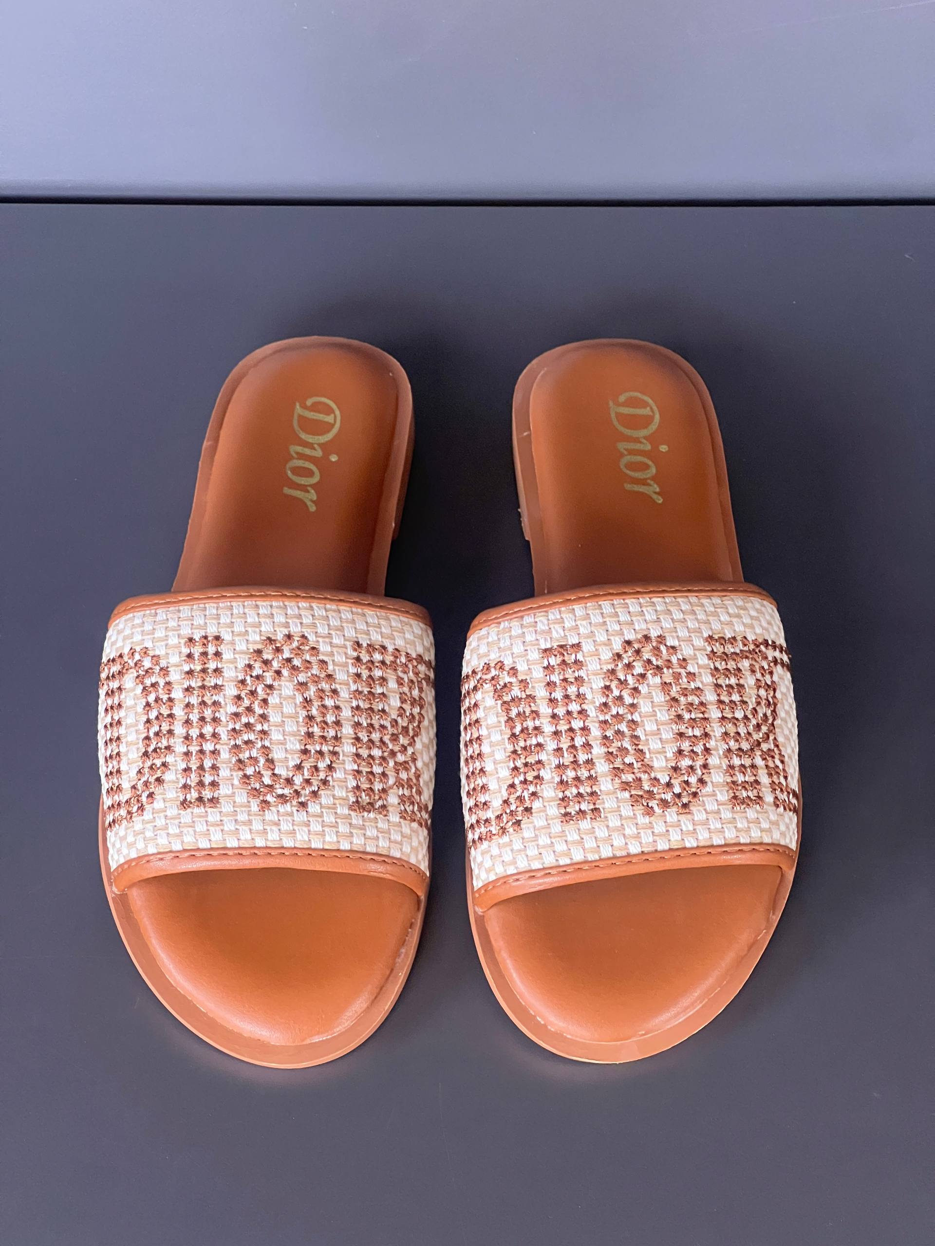 'D- Summer Slippers