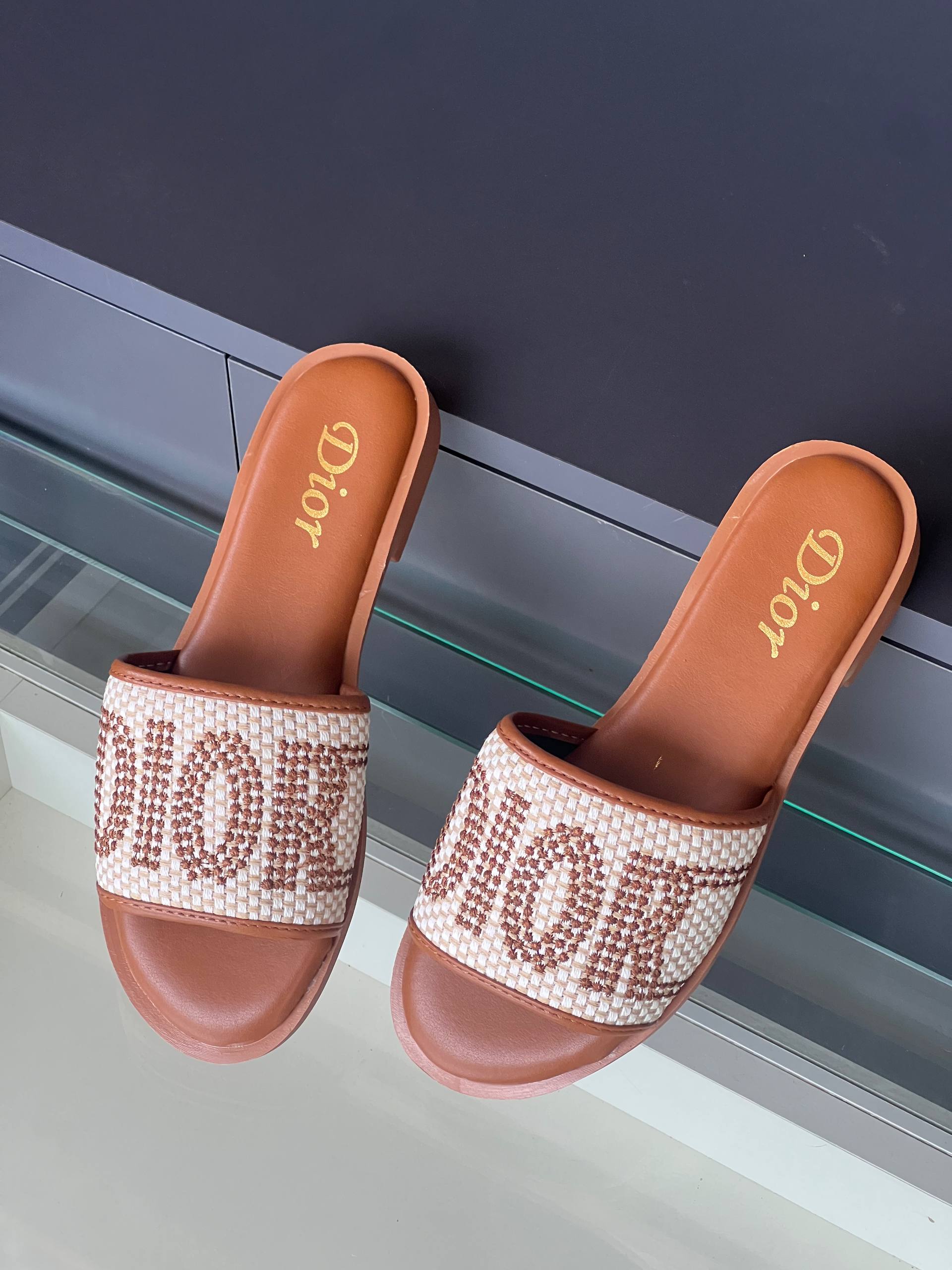 'D- Summer Slippers