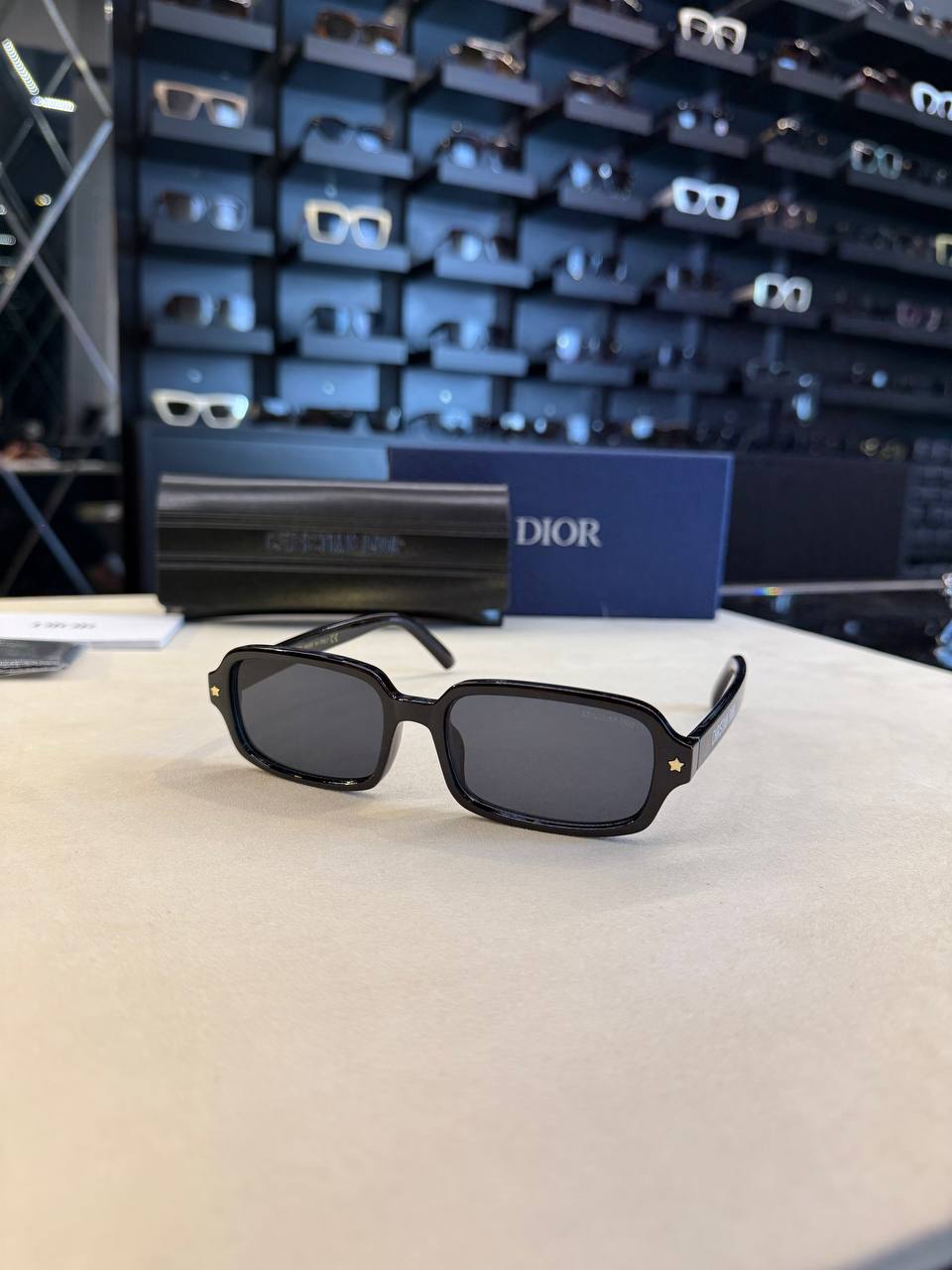'D-Sunglasses