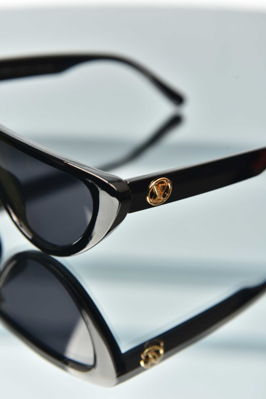 'L - Sunglasses