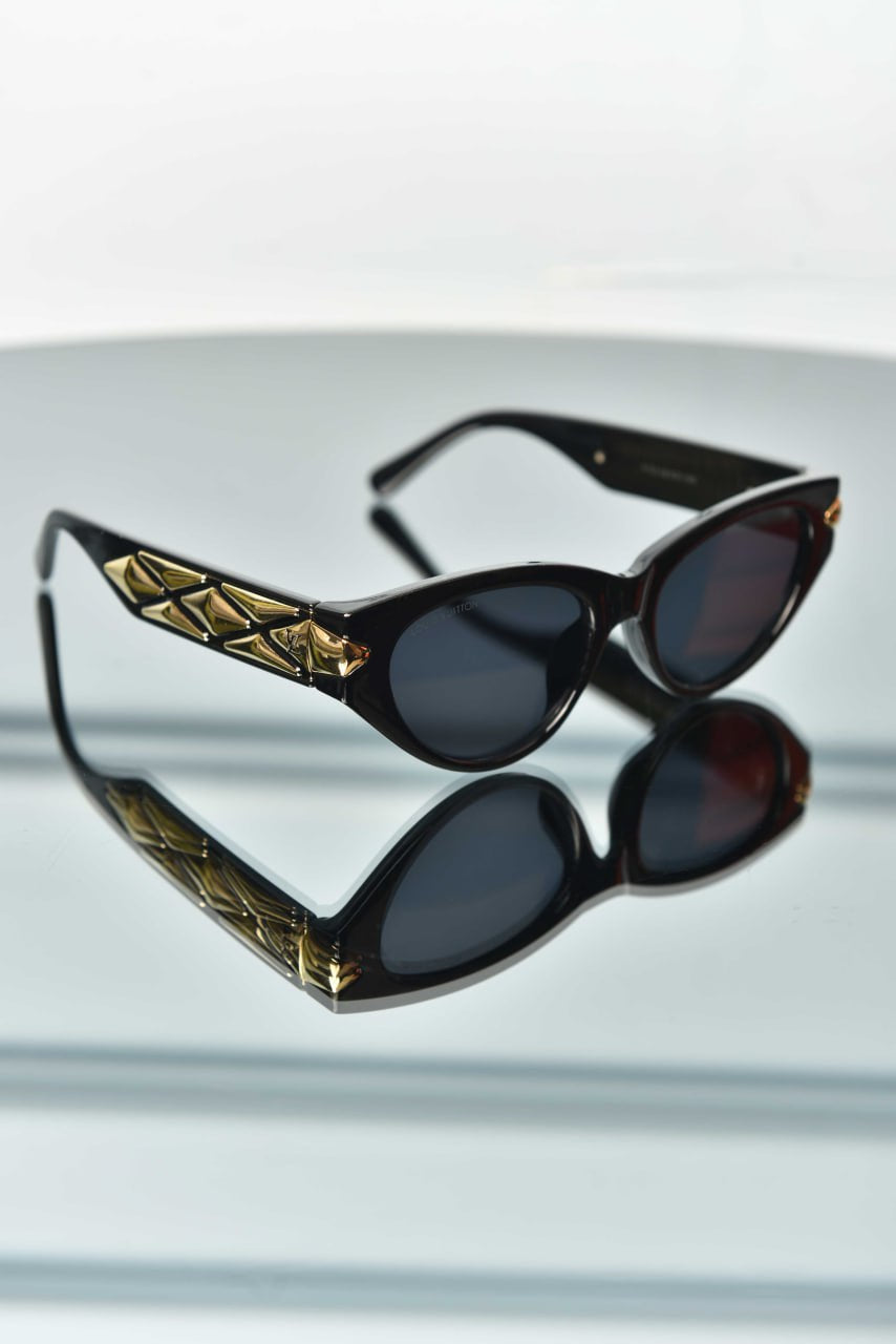 'L - Sunglasses