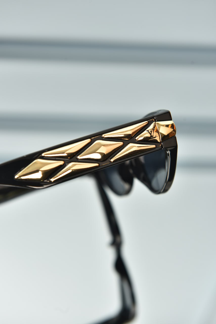 'L - Sunglasses