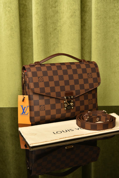 '- Metis Pochette