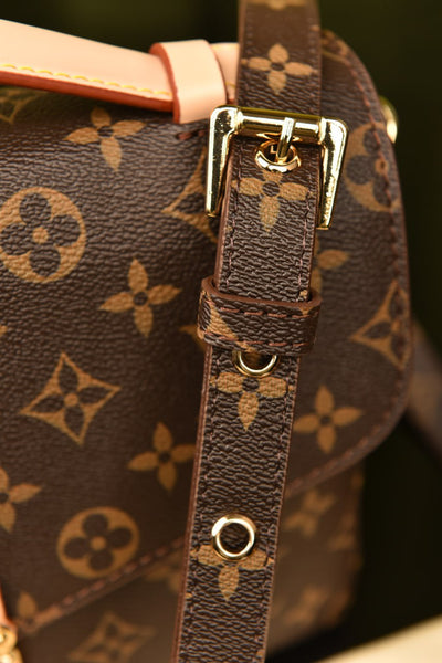 '- Metis Pochette