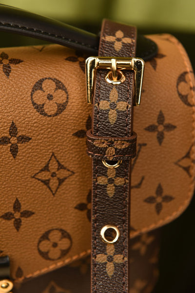 '- Metis Pochette