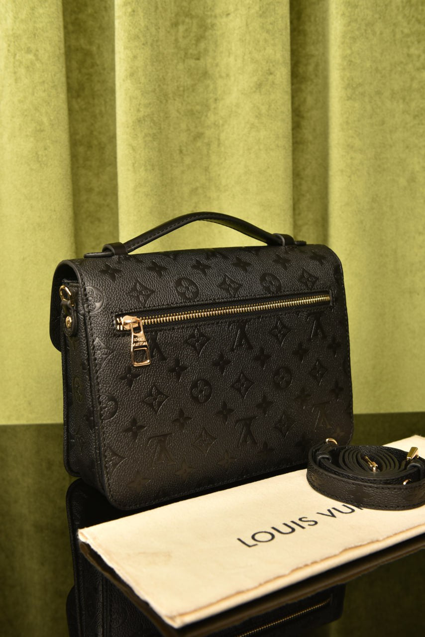 '- Metis Pochette Black