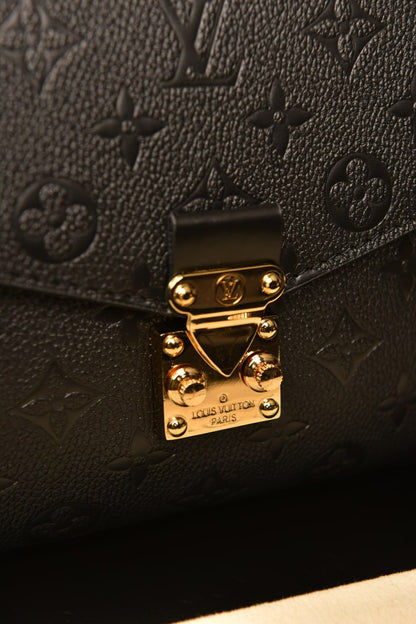 '- Metis Pochette Black