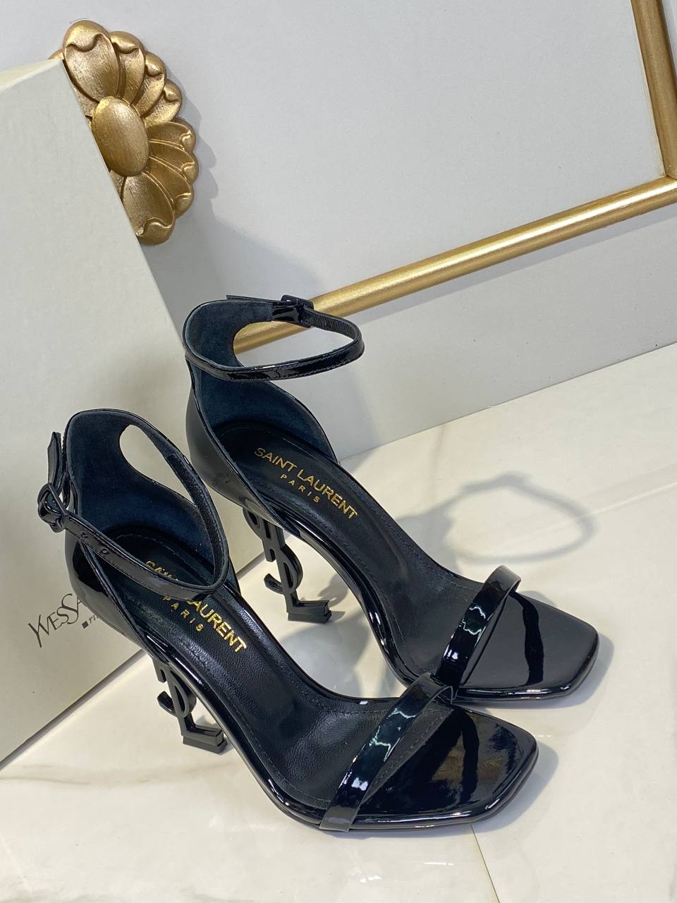 '- High Heels (Black)