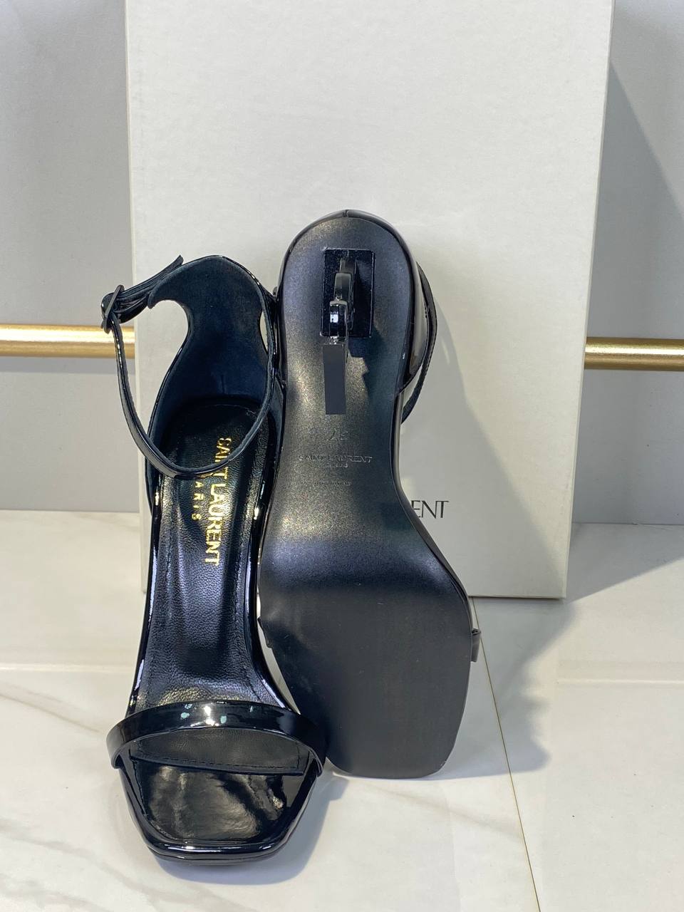 '- High Heels (Black)