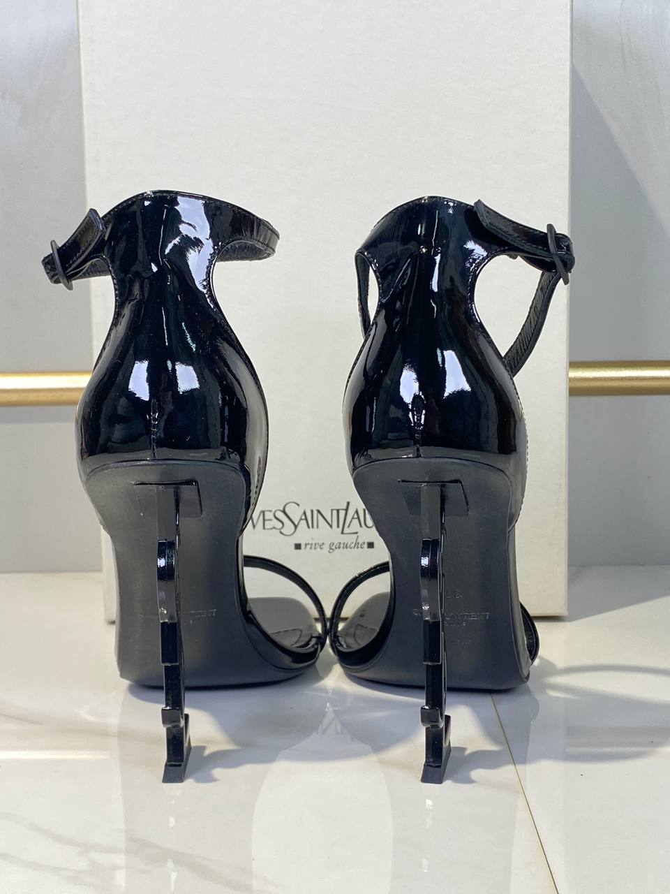 '- High Heels (Black)