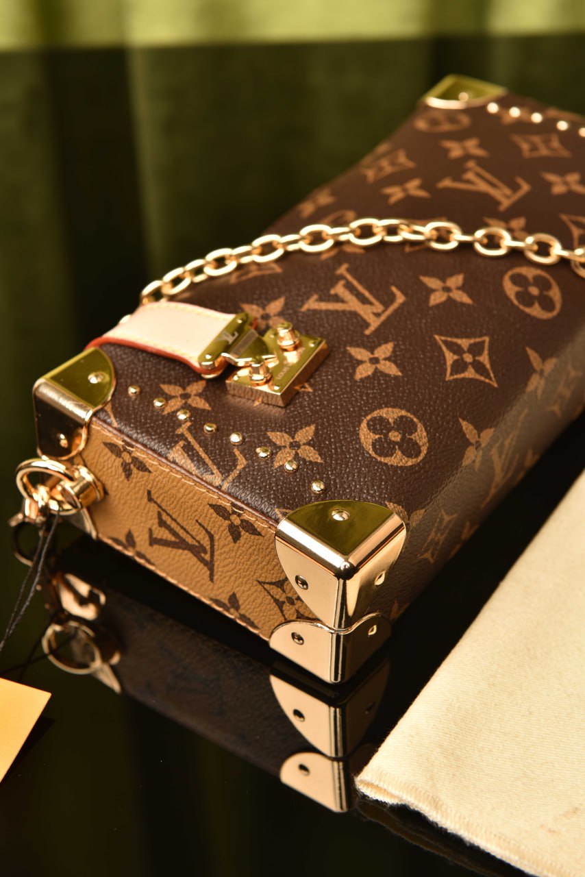 '- Slim Trunk Bag