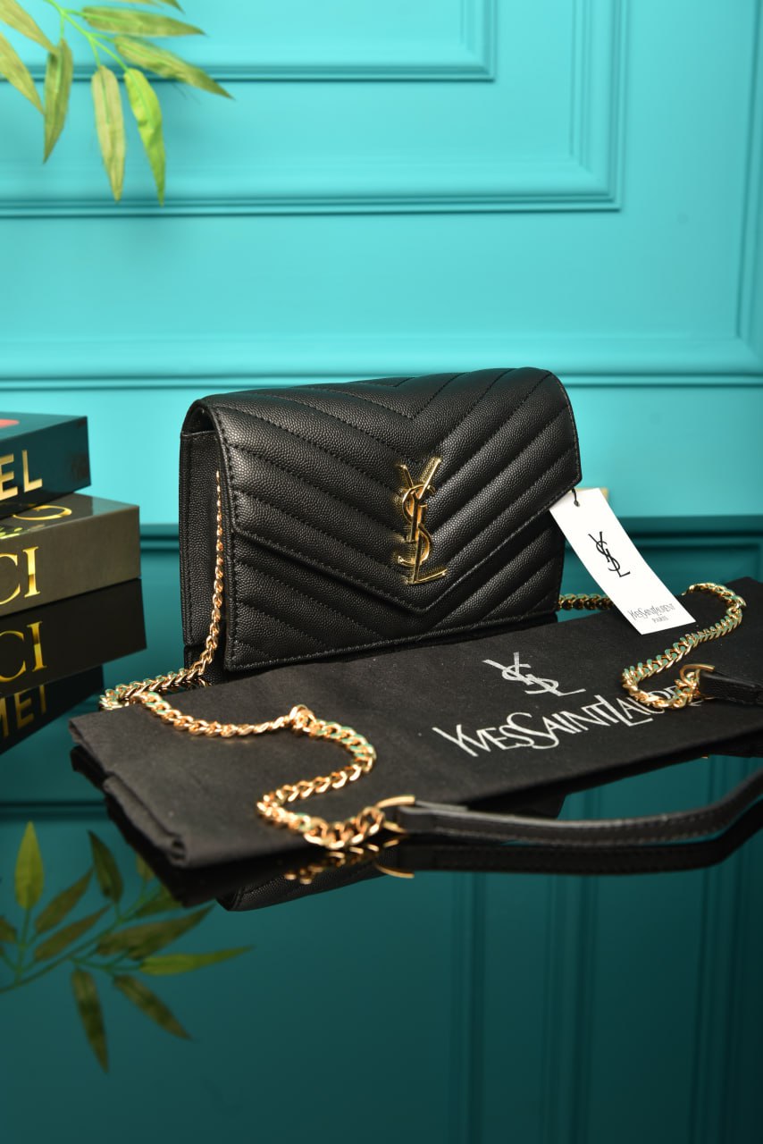 '-  Cassandre Leather Wallet on Chain