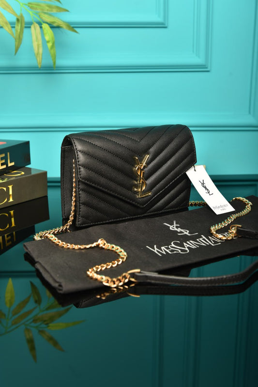 '-  Cassandre Leather Wallet on Chain