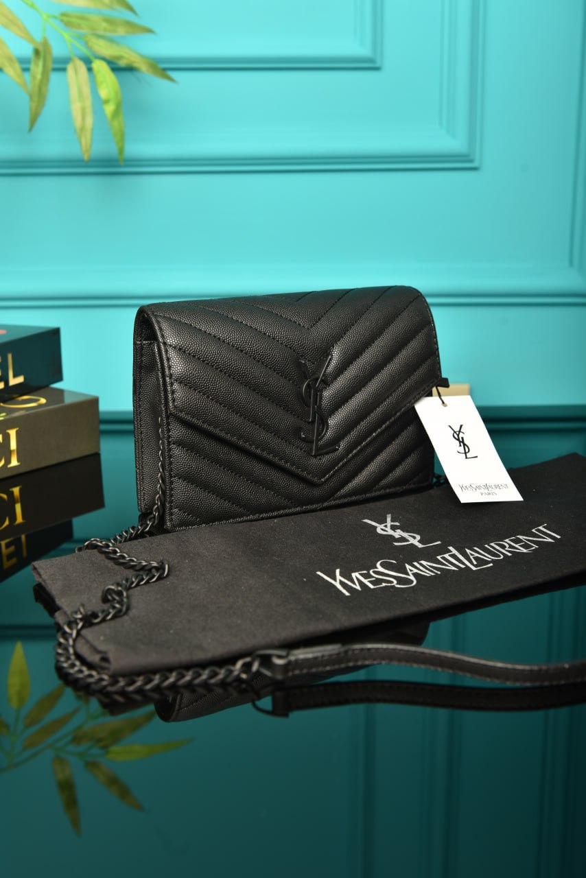 '-  Cassandre Leather Wallet on Chain