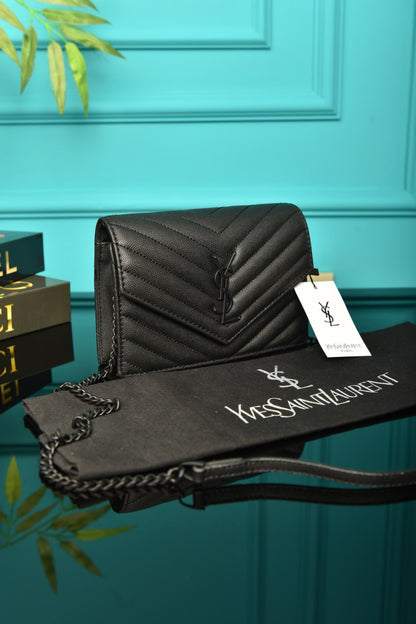 '-  Cassandre Leather Wallet on Chain