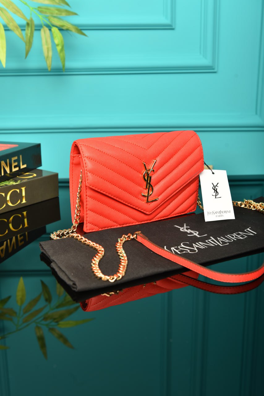 '-  Cassandre Leather Wallet on Chain