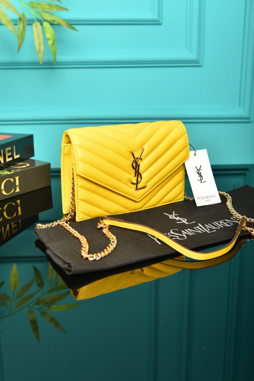 '-  Cassandre Leather Wallet on Chain