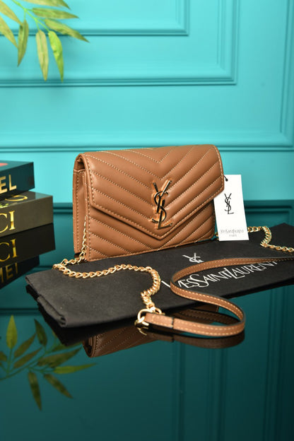 '-  Cassandre Leather Wallet on Chain