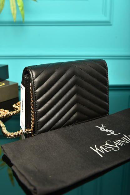'-  Cassandre Leather Wallet on Chain