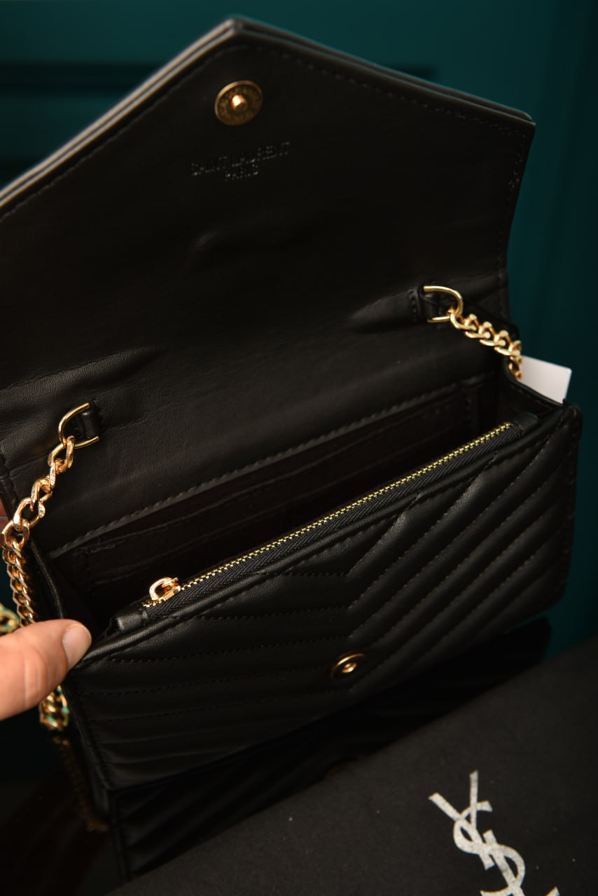 '-  Cassandre Leather Wallet on Chain