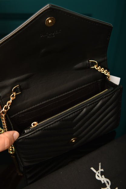 '-  Cassandre Leather Wallet on Chain