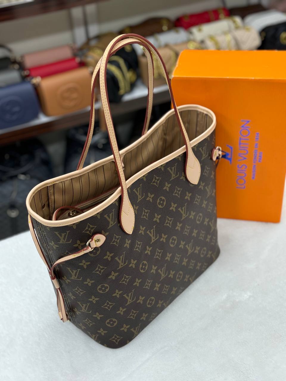 '- Neverfull (Classic)