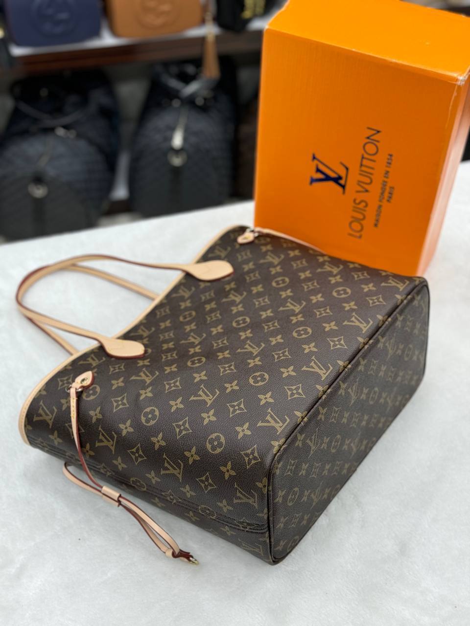 '- Neverfull (Classic)