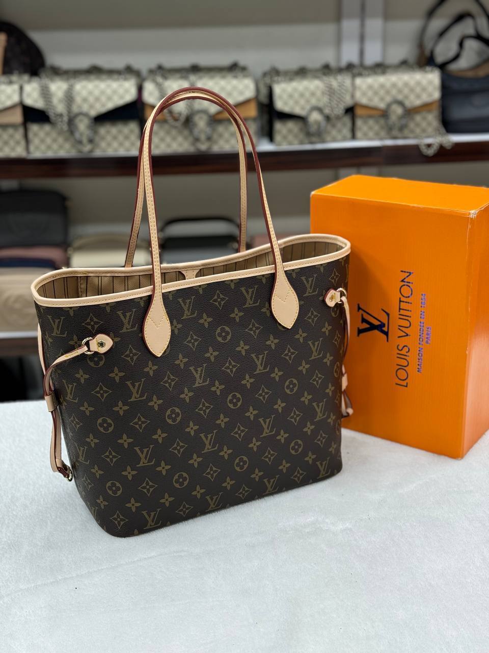 '- Neverfull (Classic)