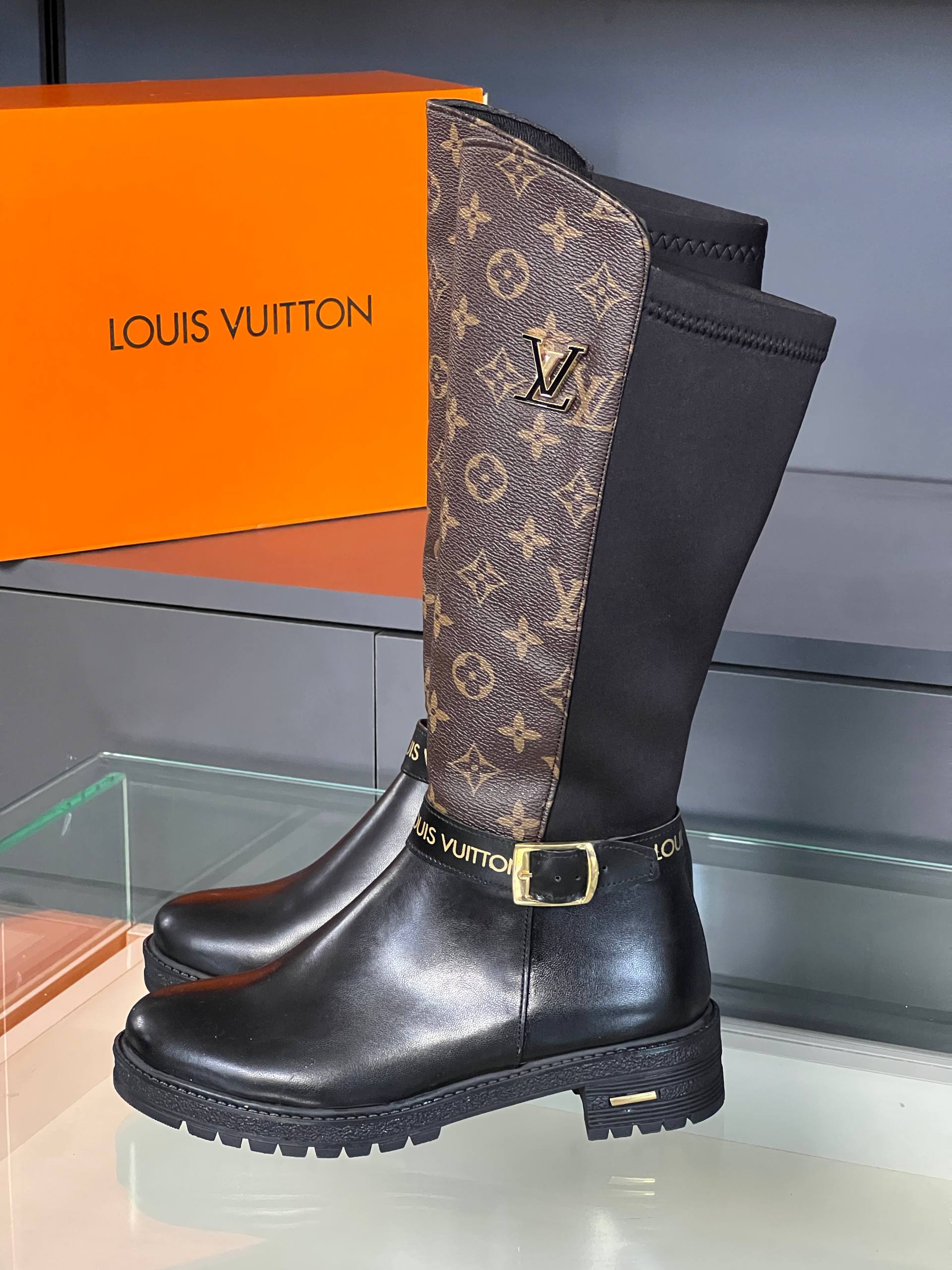 '- Boot