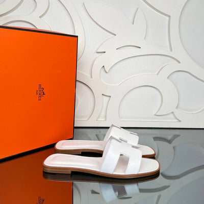 Oran Slippers (White)