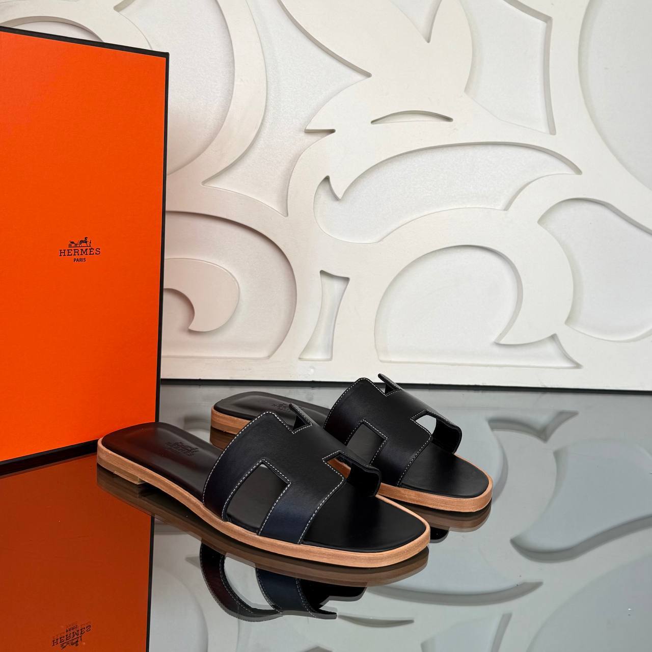 '- Oran Slippers (Black)